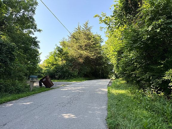 5th image of 118 Brooks Ln