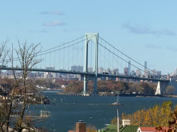 162-01 Powells Cove Boulevard image 18 of 27