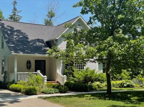 638 Allegan St, Saugatuck, MI 49453