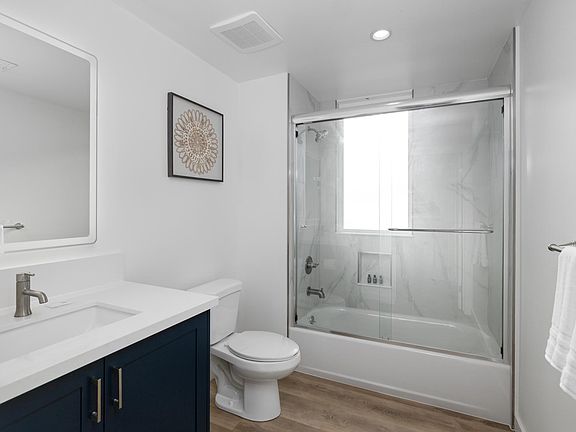 3rd image of 919 Boston Ct Unit 303
