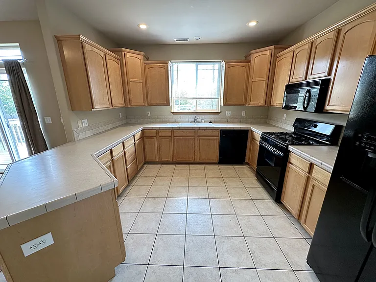 3506 Waterford St — Photo 9