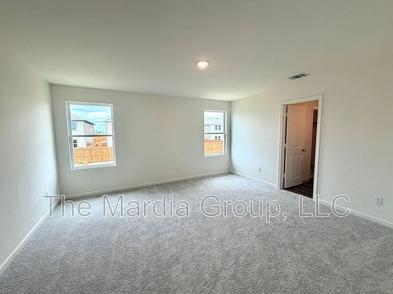 2305 States St — Photo 8