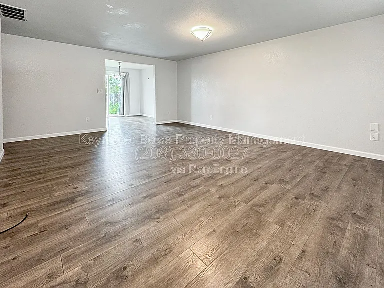 1773 W Victory Rd — Photo 3