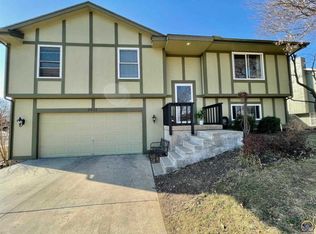 5611 SW 35th St, Topeka, KS 66614