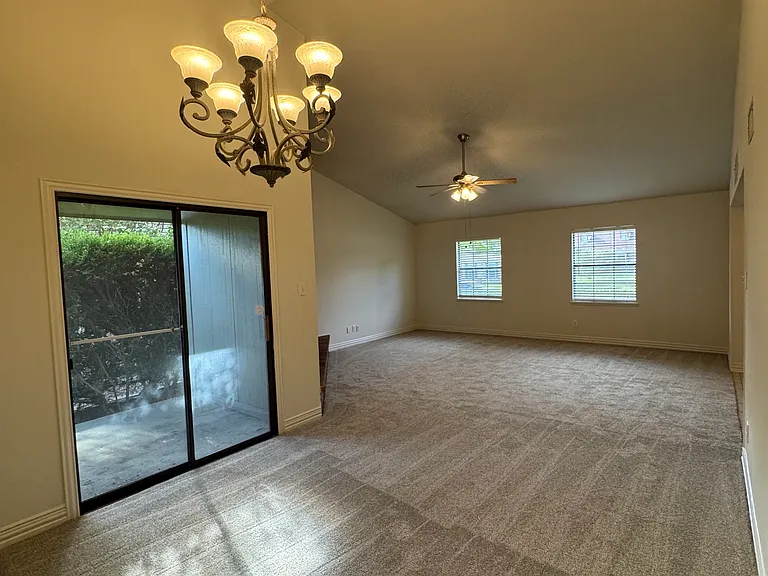 1104 Kesser Dr — Photo 8