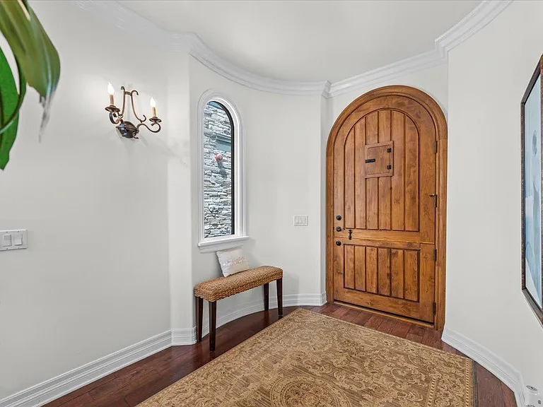 Double door hallway lobby