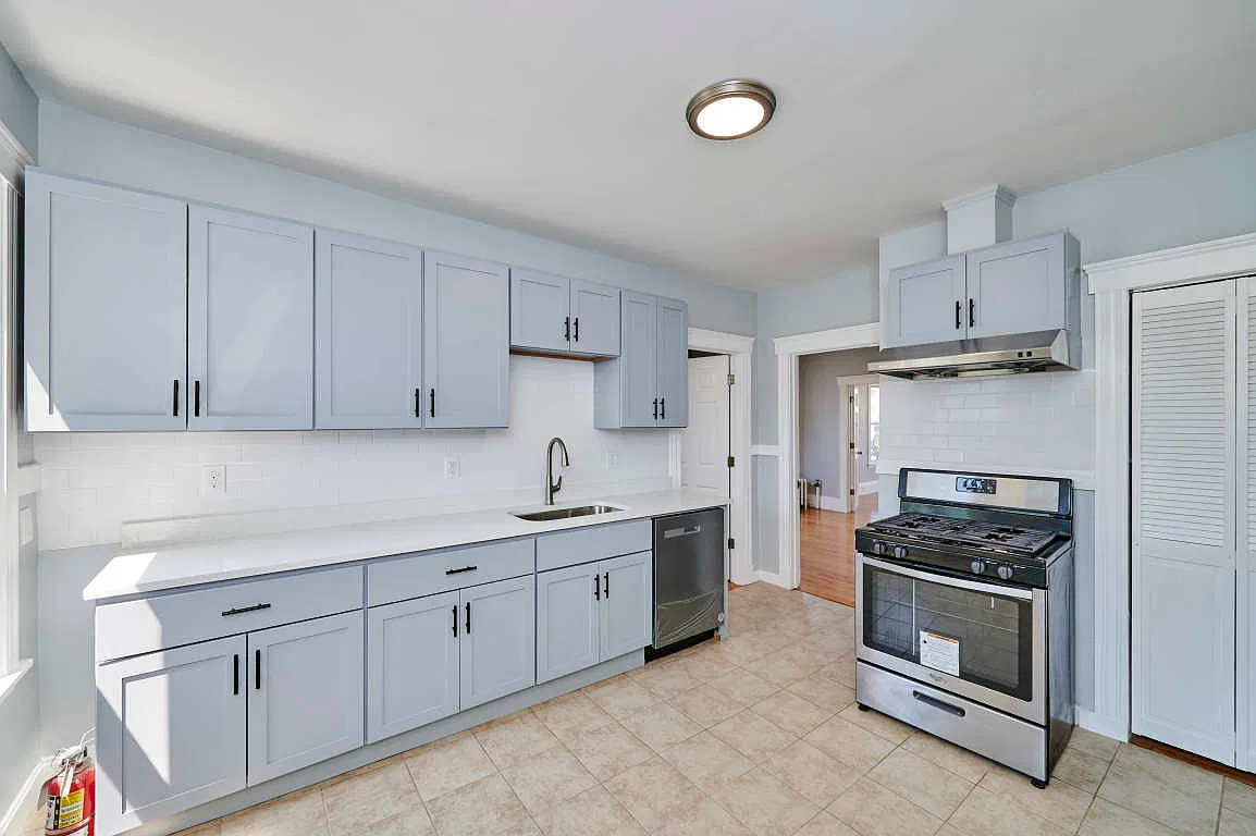 2 bed, 1100 sqft, $2,700 — Photo 1