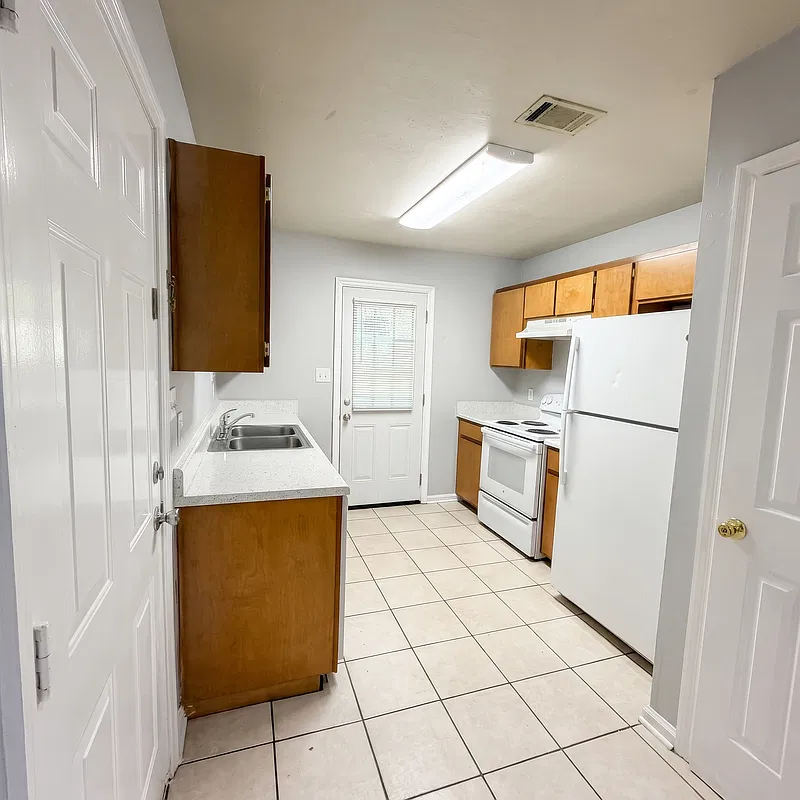 3 bed, 2.0 bath, 1137 sqft, $1,650 — Photo 1