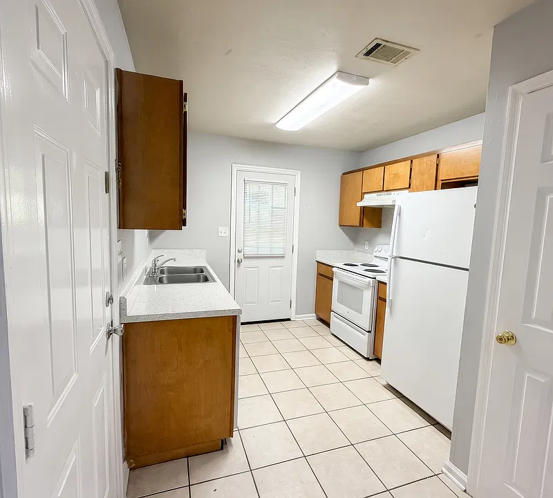 1520 Country Ln