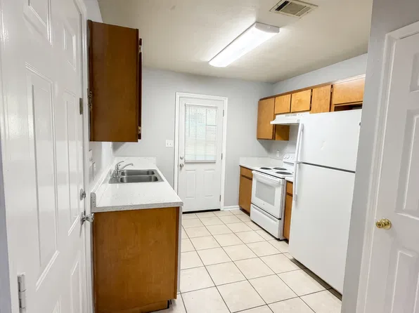 1520 Country Ln, Tallahassee, FL 32304