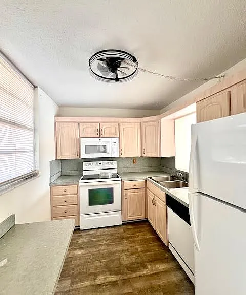 7425 Bay Island Dr S #203 — Photo 6