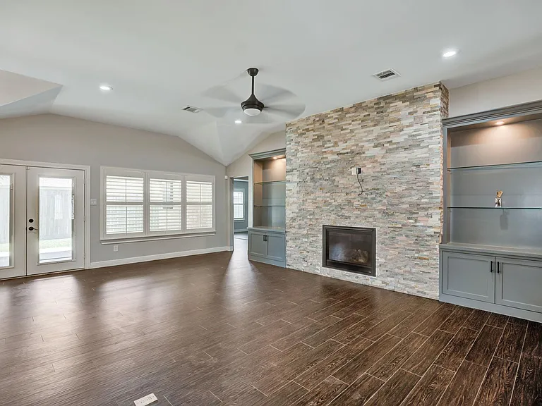 831 Bradwell Dr — Photo 4