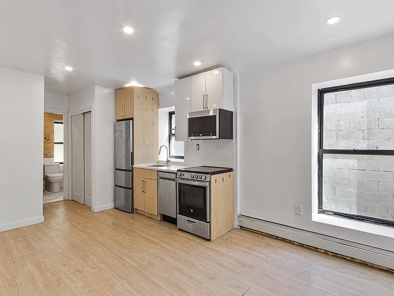 879 De Kalb Ave #18 — Photo 3