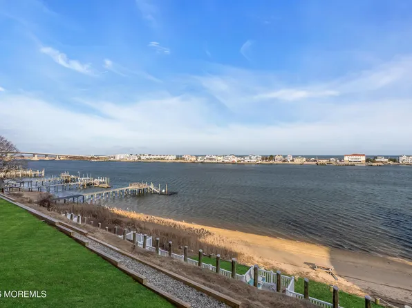 200 Portland Rd APT A-17, Highlands, NJ 07732