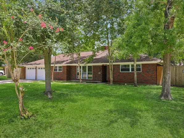 2921 Oak Dr, Dickinson, TX 77539