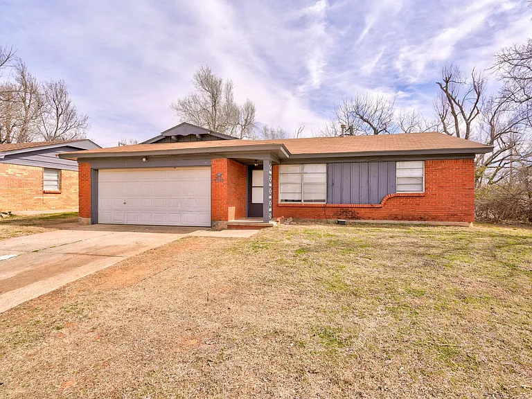 1200 McDonald Dr — Photo 1