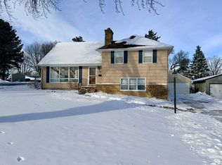 303 Lakehill Dr, Worthington, MN 56187