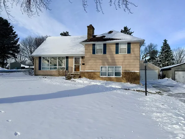 303 Lakehill Dr, Worthington, MN 56187