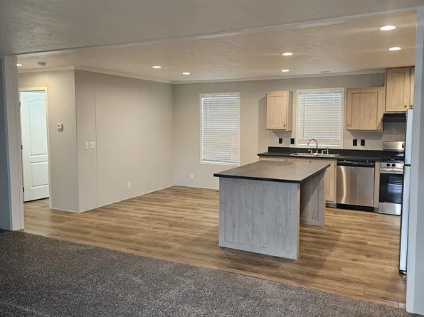 491 Apple St, Westland, MI 48186