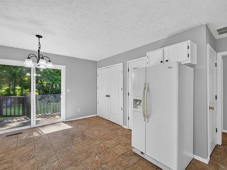 1339 S Hickory Grove Ln — Photo 5