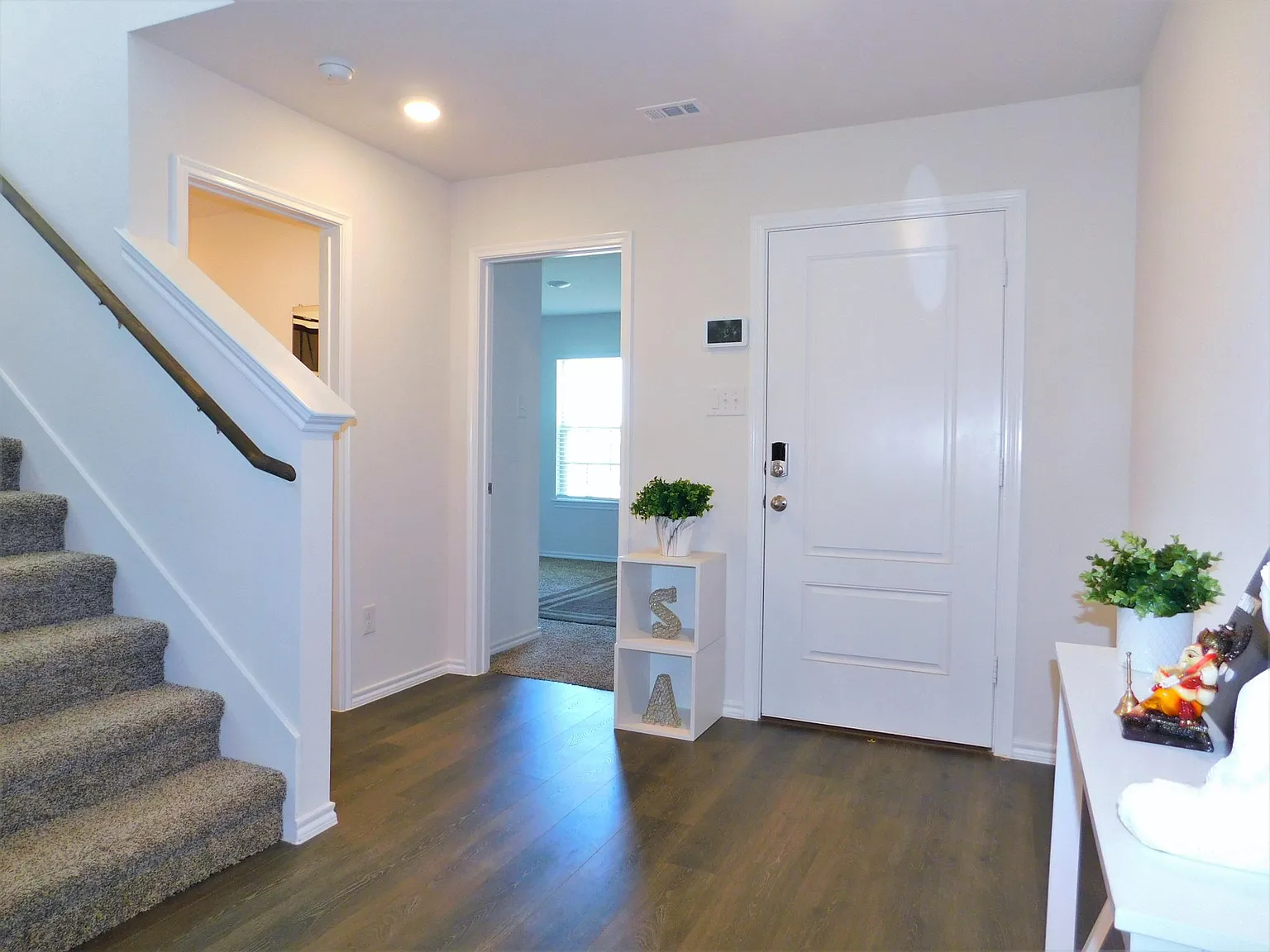 4 bed, 2374 sqft, $2,395 — Photo 4
