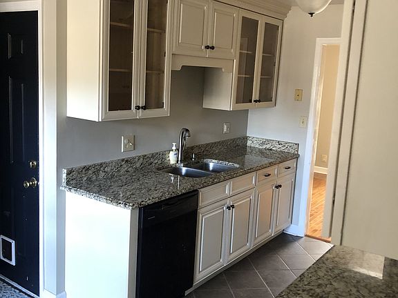 4th image of 283 Ardmoor Dr