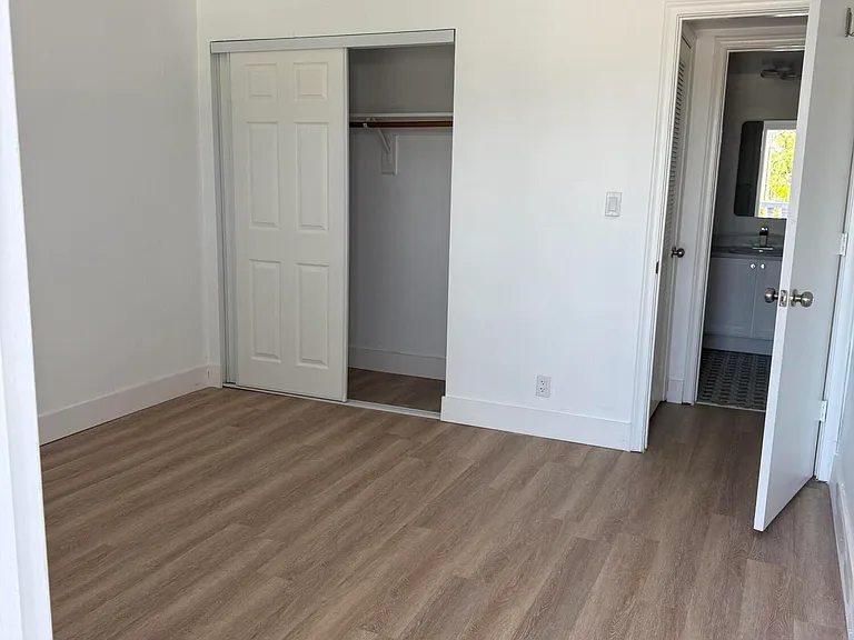 1400 NE 55th St #206 — Photo 14