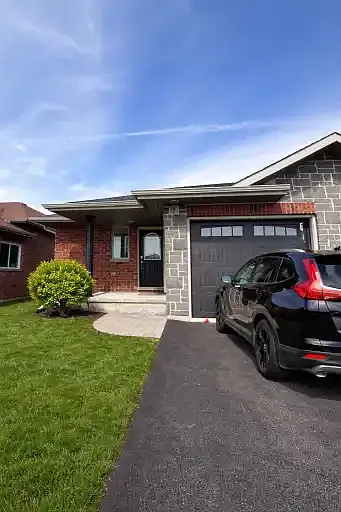 Building Photo - 5 McIntosh Cres #1A