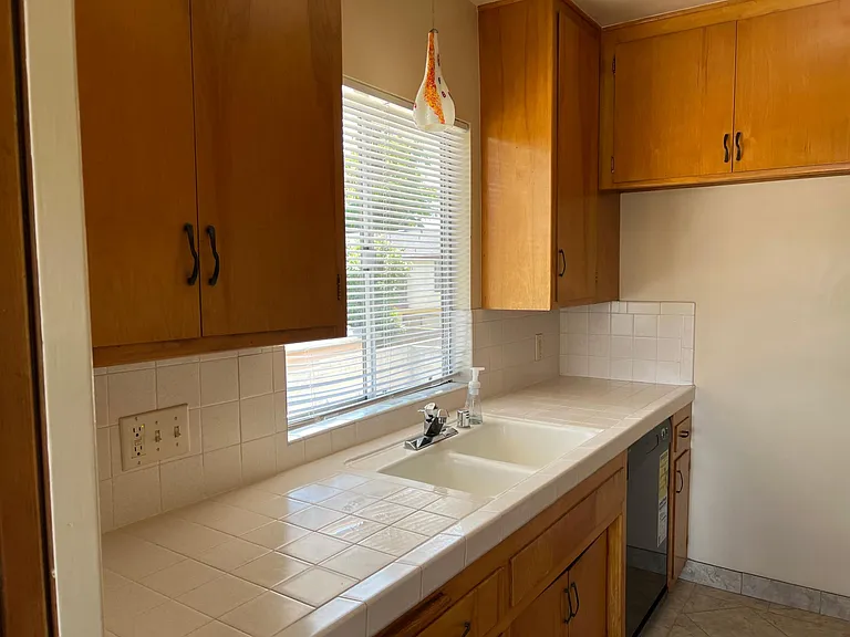 La Cadena Ave — Photo 9