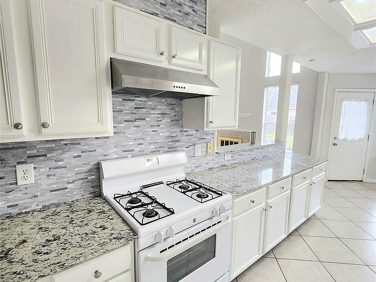14335 Berrington Dr — Photo 3