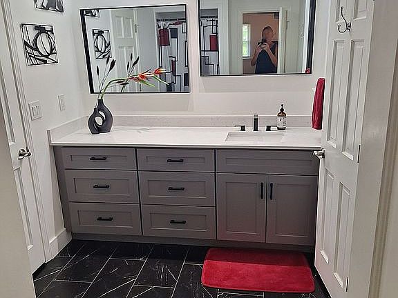 Master vanity room