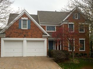16 Apple Tree Ln, Warren, NJ 07059