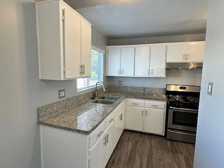 Newly Remodeled Beautiful 1 Bedroom/ 1 Bathroom Apartment! With Parking! — Photo 11