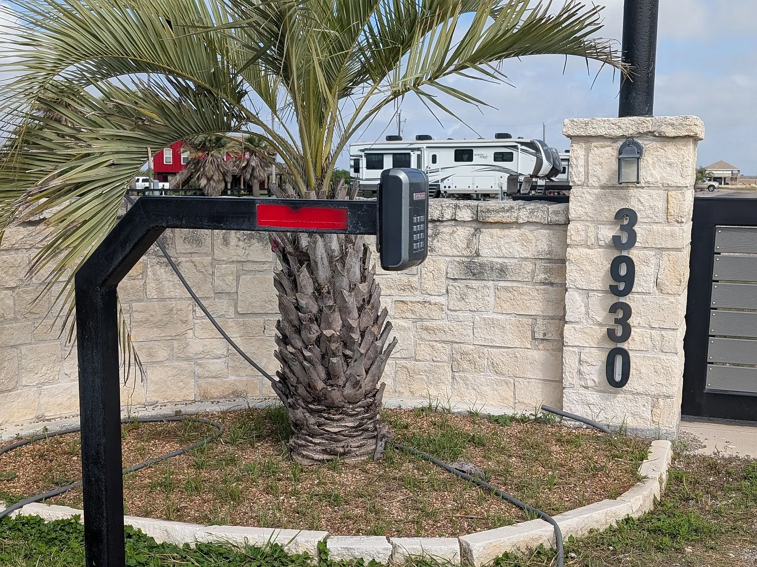 Studio, $575 — Photo 1