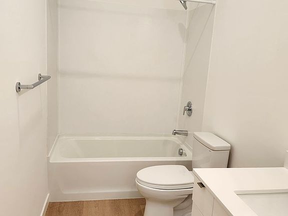 5th image of 2611 2nd Ave S #104
