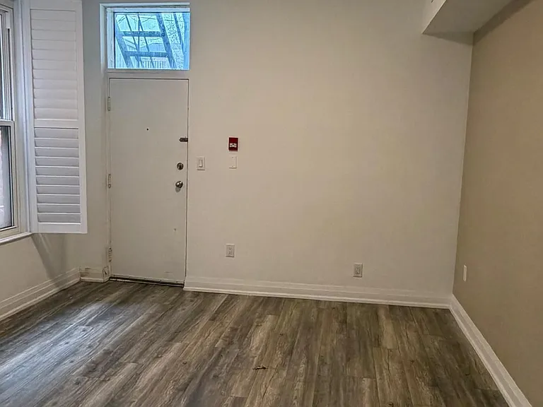 215 Jarvis St #3 — Photo 11