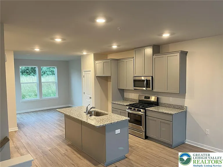 7620 Clayton Ave — Photo 4