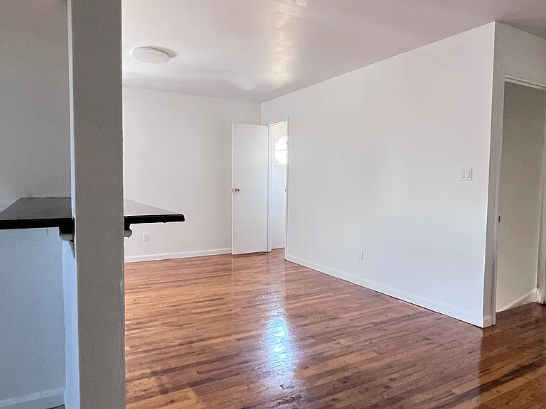 40 Bradley Ave #2 — Photo 2