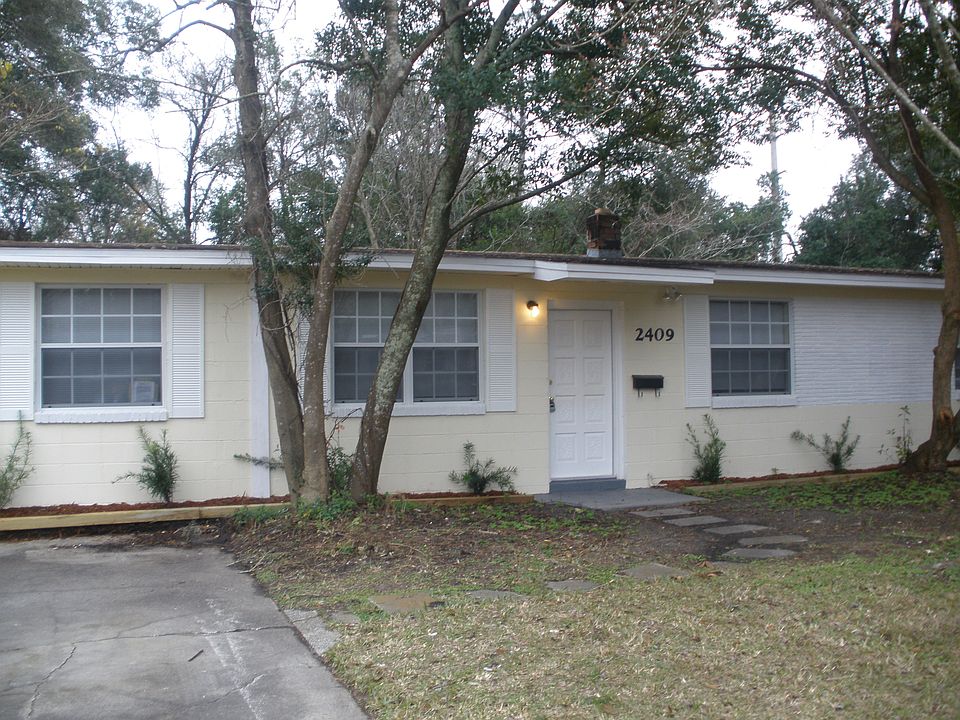 1st image of 2409 Green Oak Dr