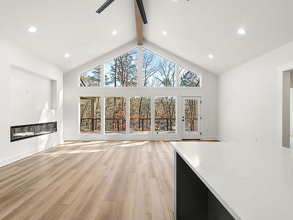 4th image of 80 Stone Cir