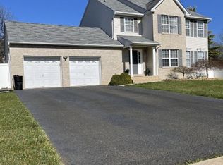 7 Dogwood Ct, Cliffwood, NJ 07721