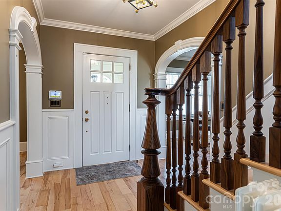 4th image of 40 Forest Rd