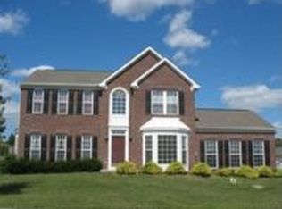 800 Bramblewood Dr, Douglassville, PA 19518