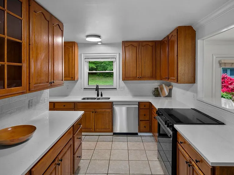 4908 Lonas Dr — Photo 22