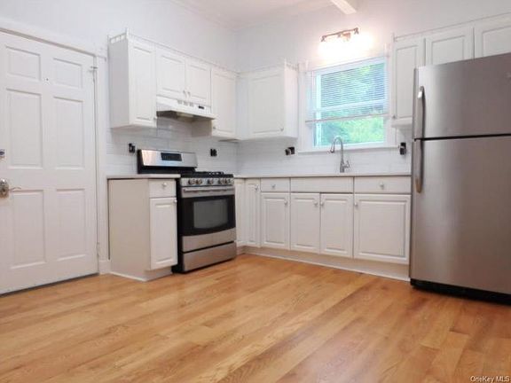 2nd image of 440 Piermont Ave