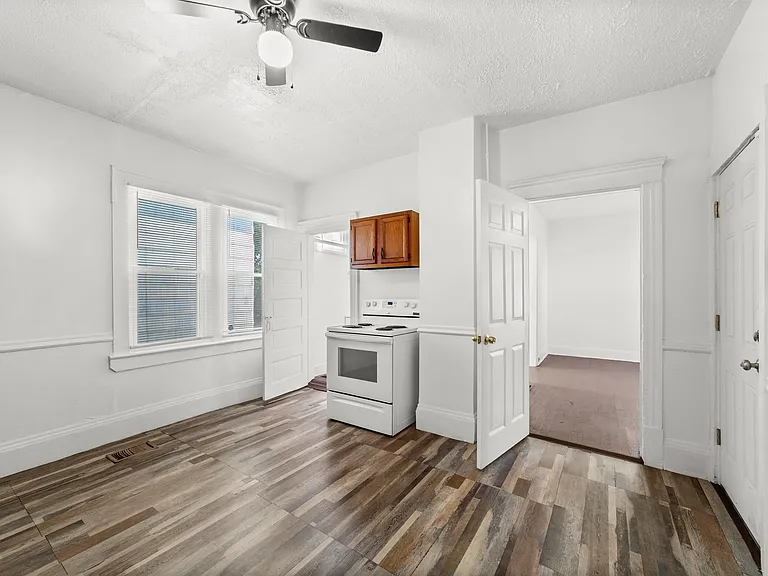 8302 Sowinski Ave — Photo 5