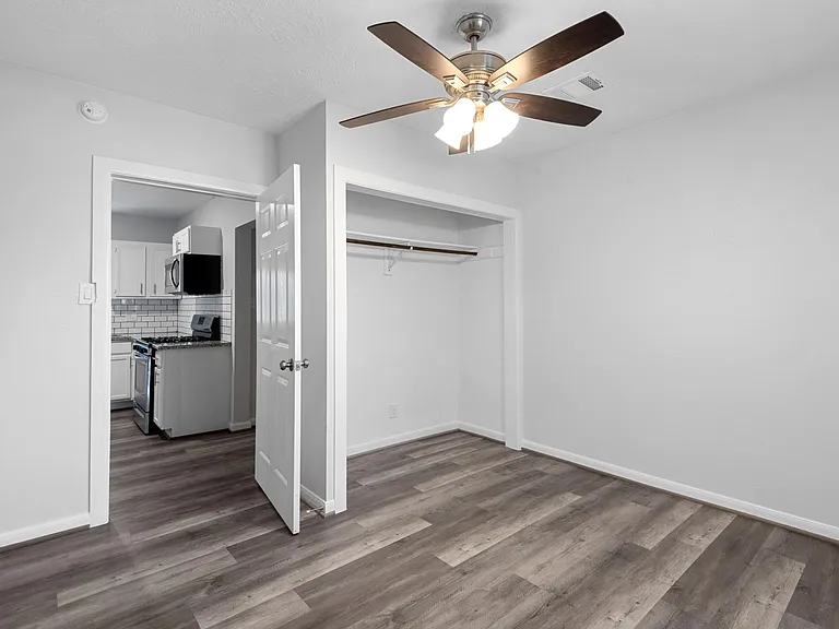7307 Avenue H #B — Photo 9