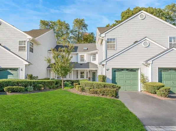 17 Plantation Drive #17, Hauppauge, NY 11788