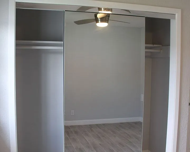 Lions Court Apartments — Photo 36
