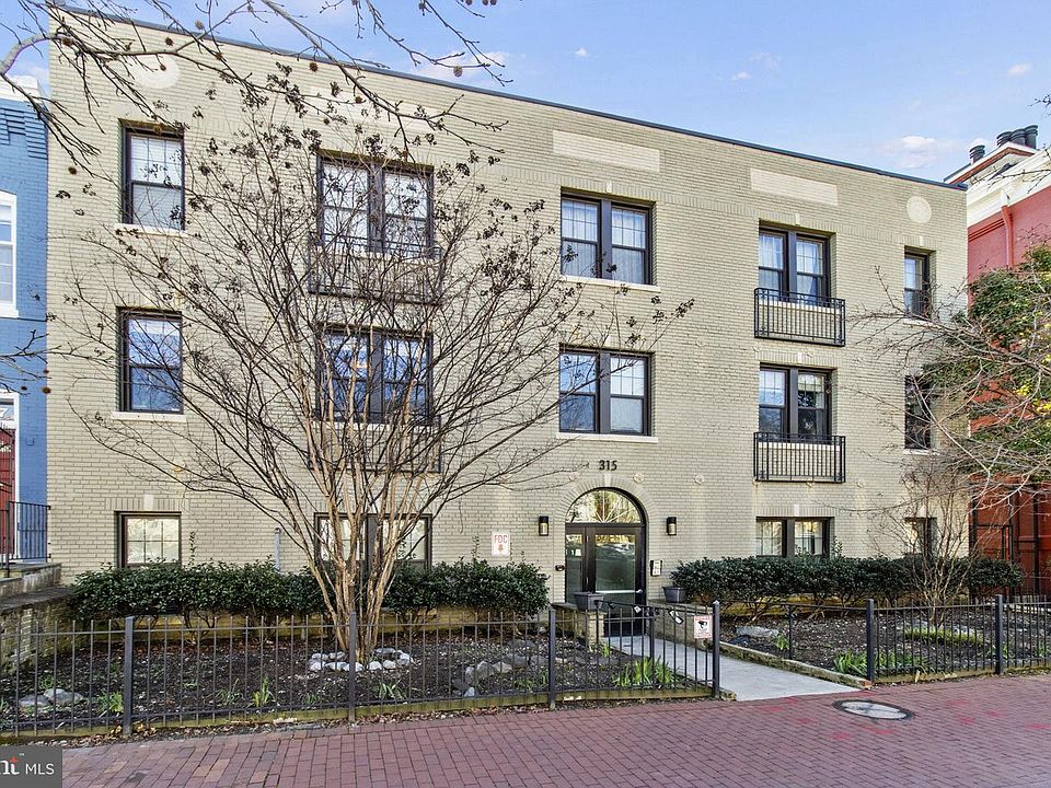 1st image of 315 G St NE Unit 306